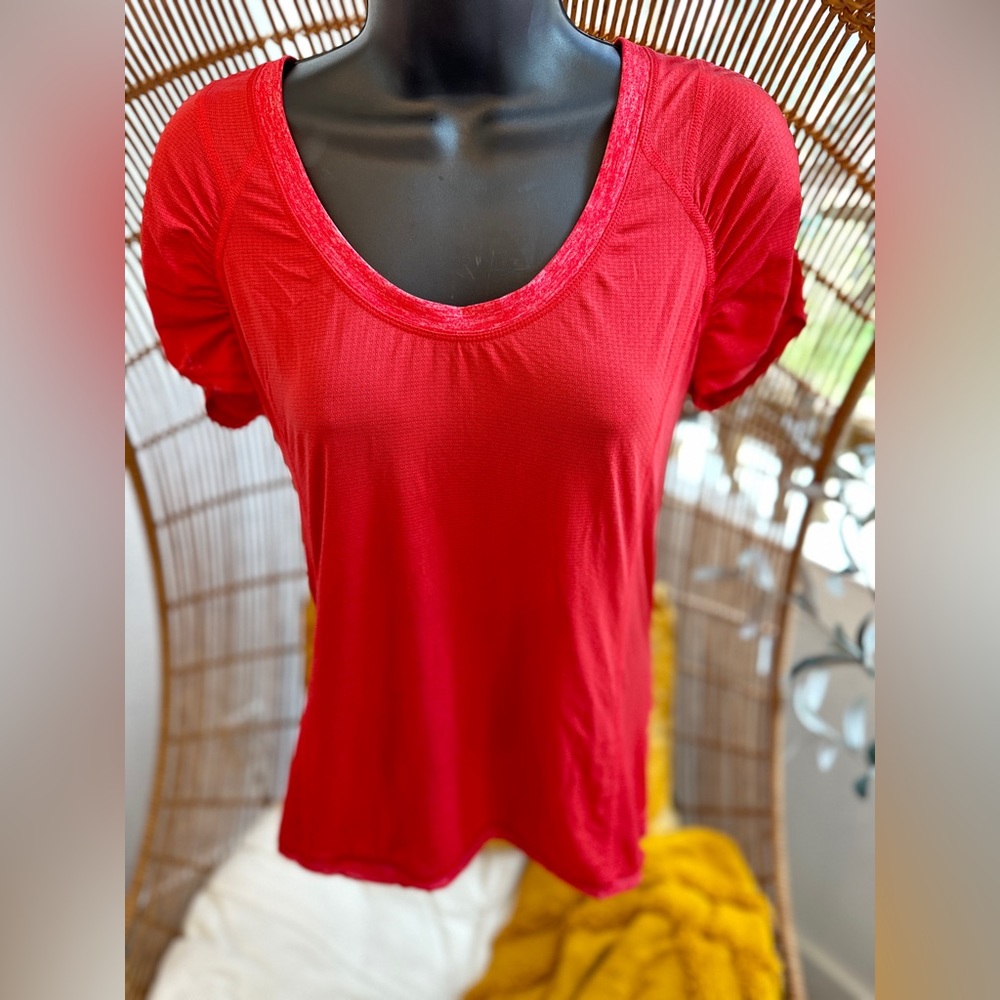 Lululemon Women’s Willpower Tech Short Sleeve Tee Top Bungee Pocket Red Size 6